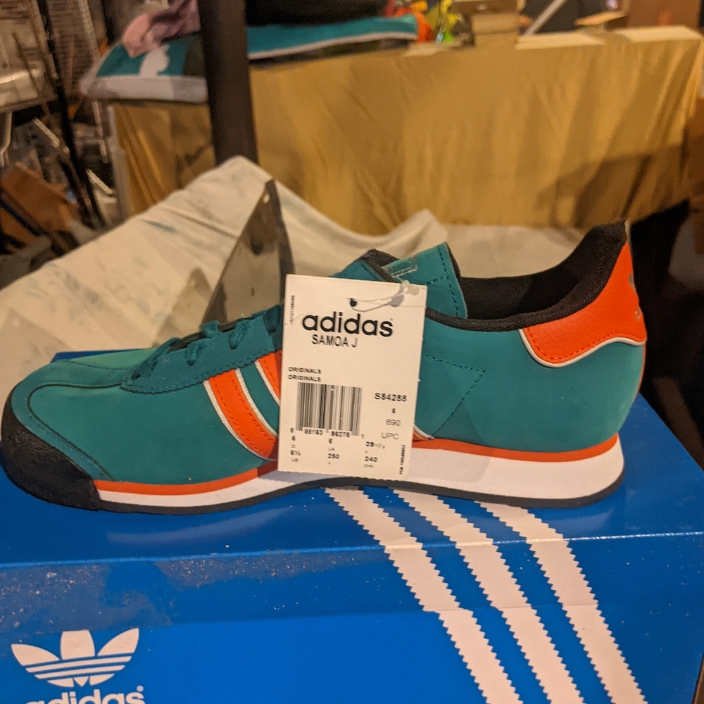 NWT Adidas Samoa sneakers, size 6 1/2 young man's